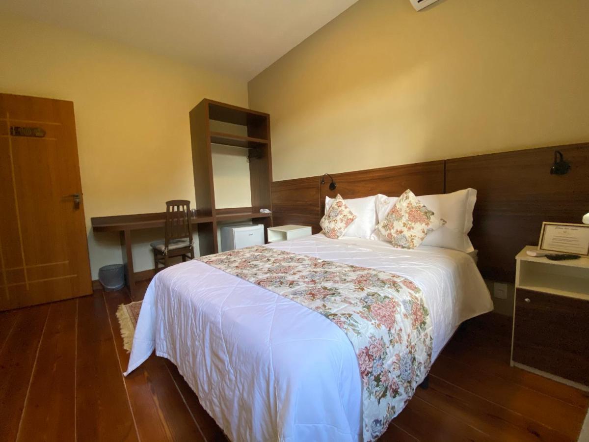 Quarto Duplo com Vista das Montanhas