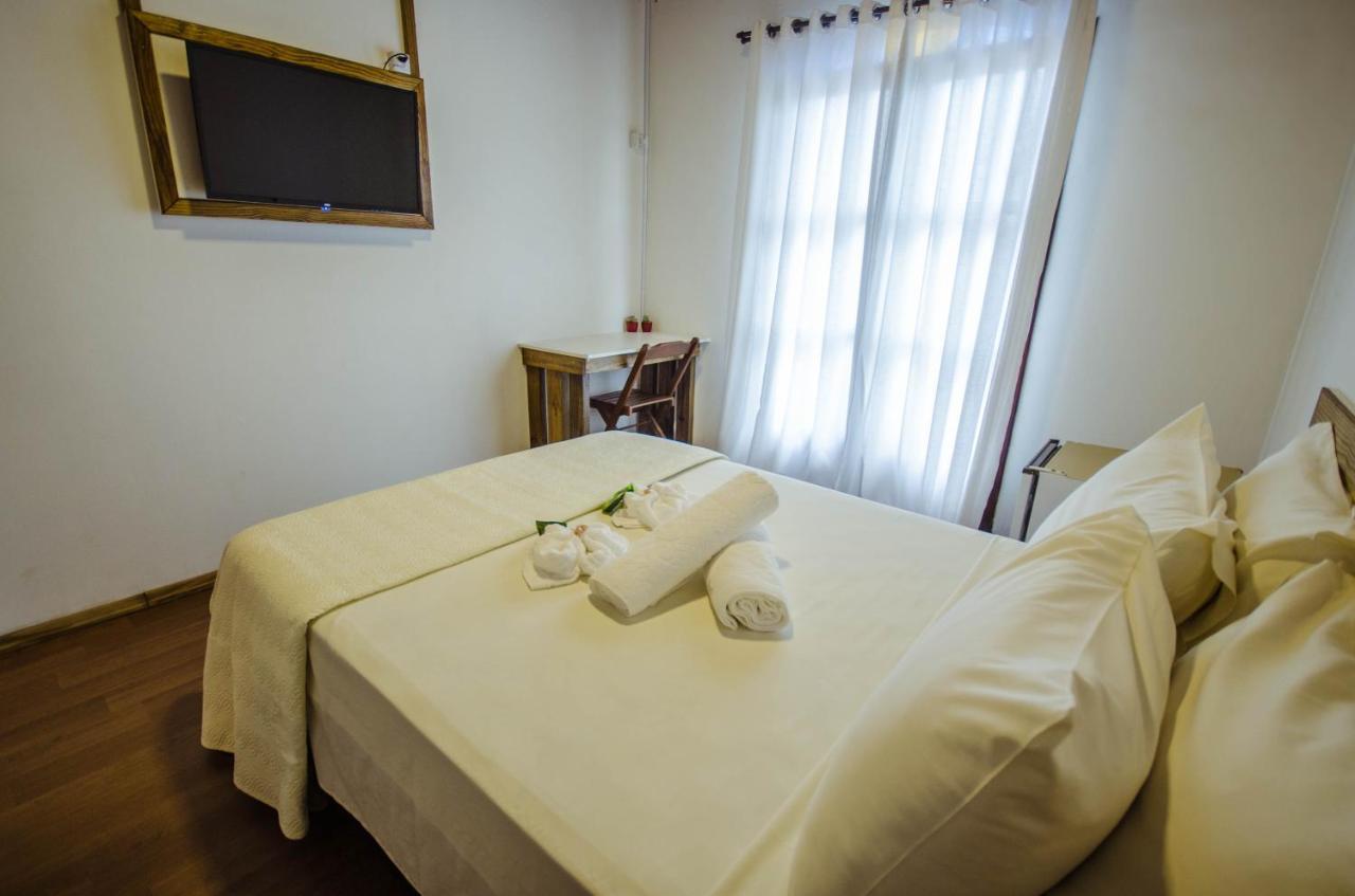 Quarto Econômico com Cama de Casal ou 2 de Solteiro
