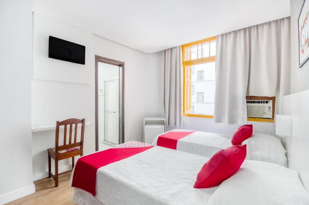 Quarto com 2 Camas de Solteiro