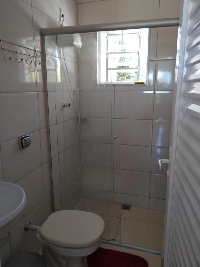 Quarto Triplo com Banheiro Privativo
