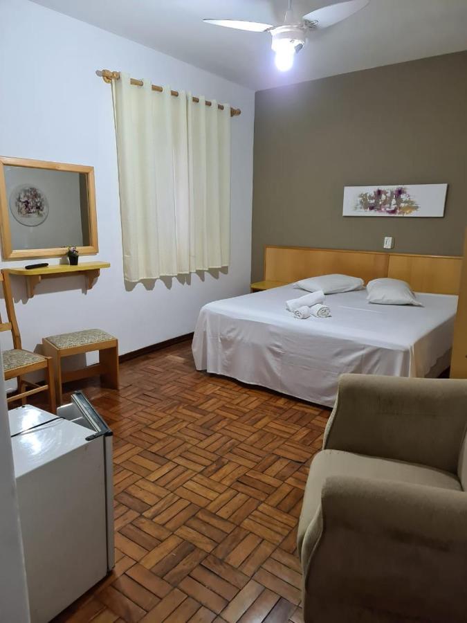 Quarto Econômico com Cama de Casal ou 2 de Solteiro