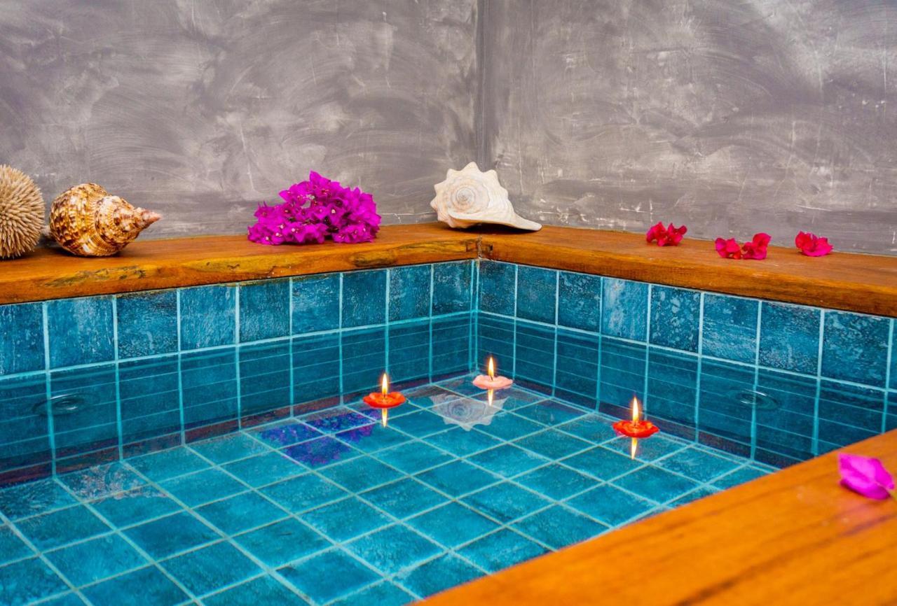 EXCLUSIVE COM JACUZZI SEM VISTA PANORÂMICA