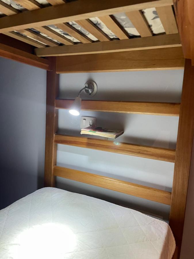 Posto Letto in Dormitorio Misto con 8 Letti