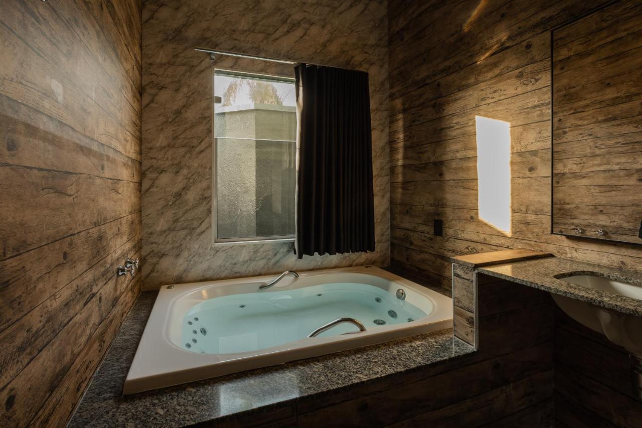 Suite with Hot Tub