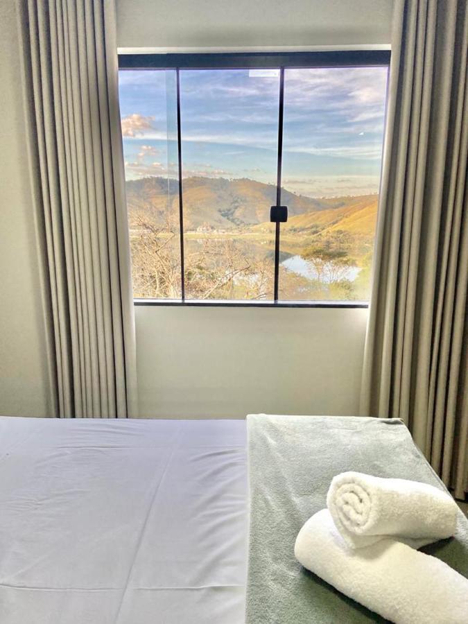 Quarto Triplo com Vista do Lago