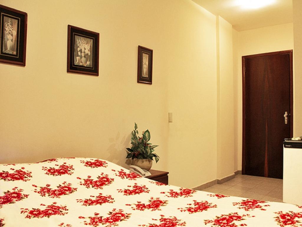 Quarto Econômico com Cama de Casal ou 2 de Solteiro