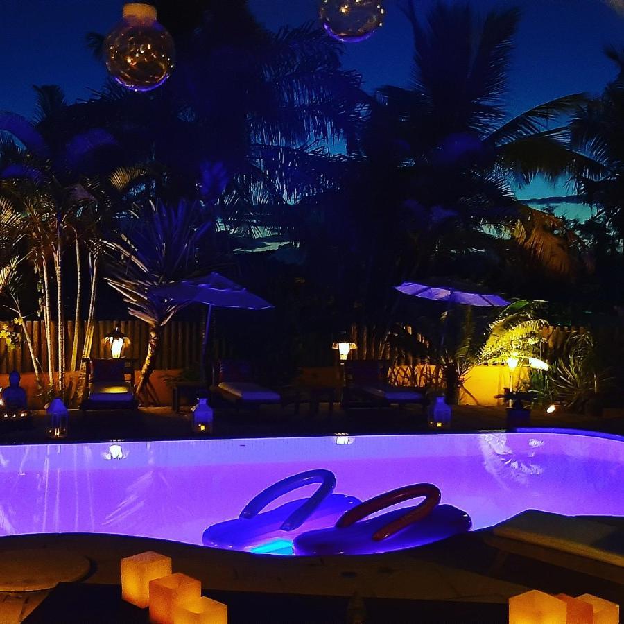 Quarto com Cama de Casal ou 2 de Solteiro e Vista da Piscina