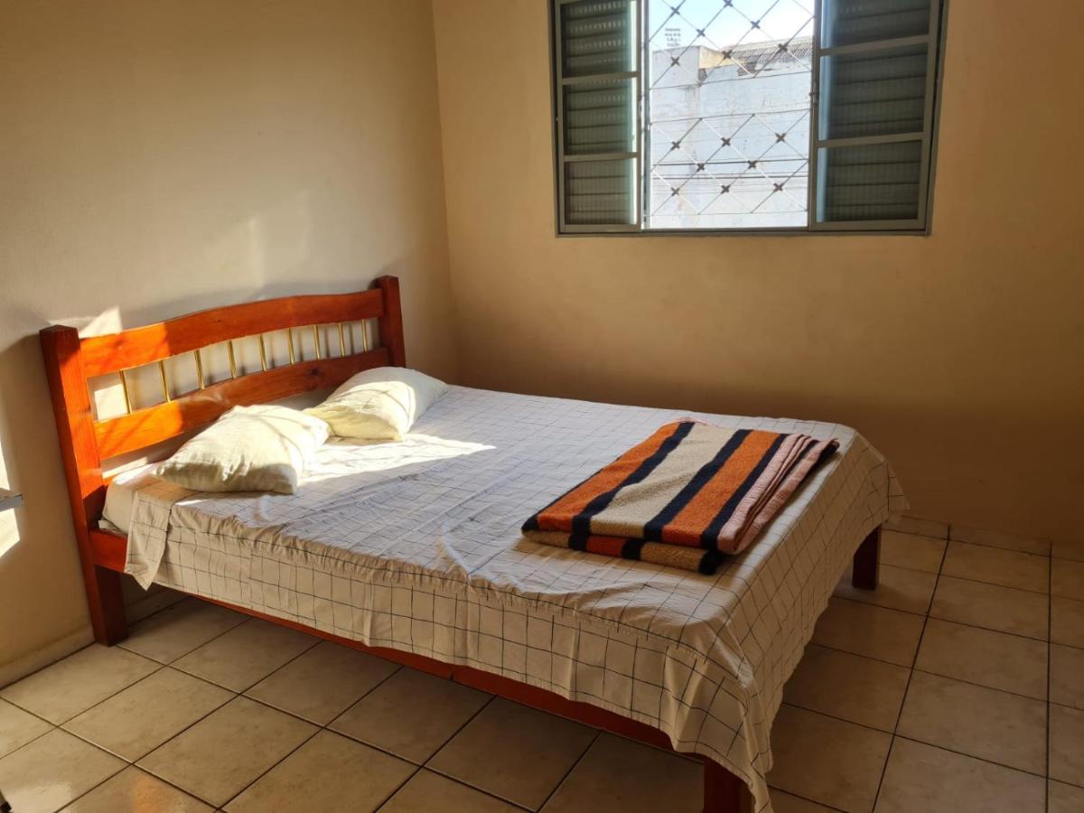 Quarto com Cama de Casal ou 2 de Solteiro e Banheiro Privativo