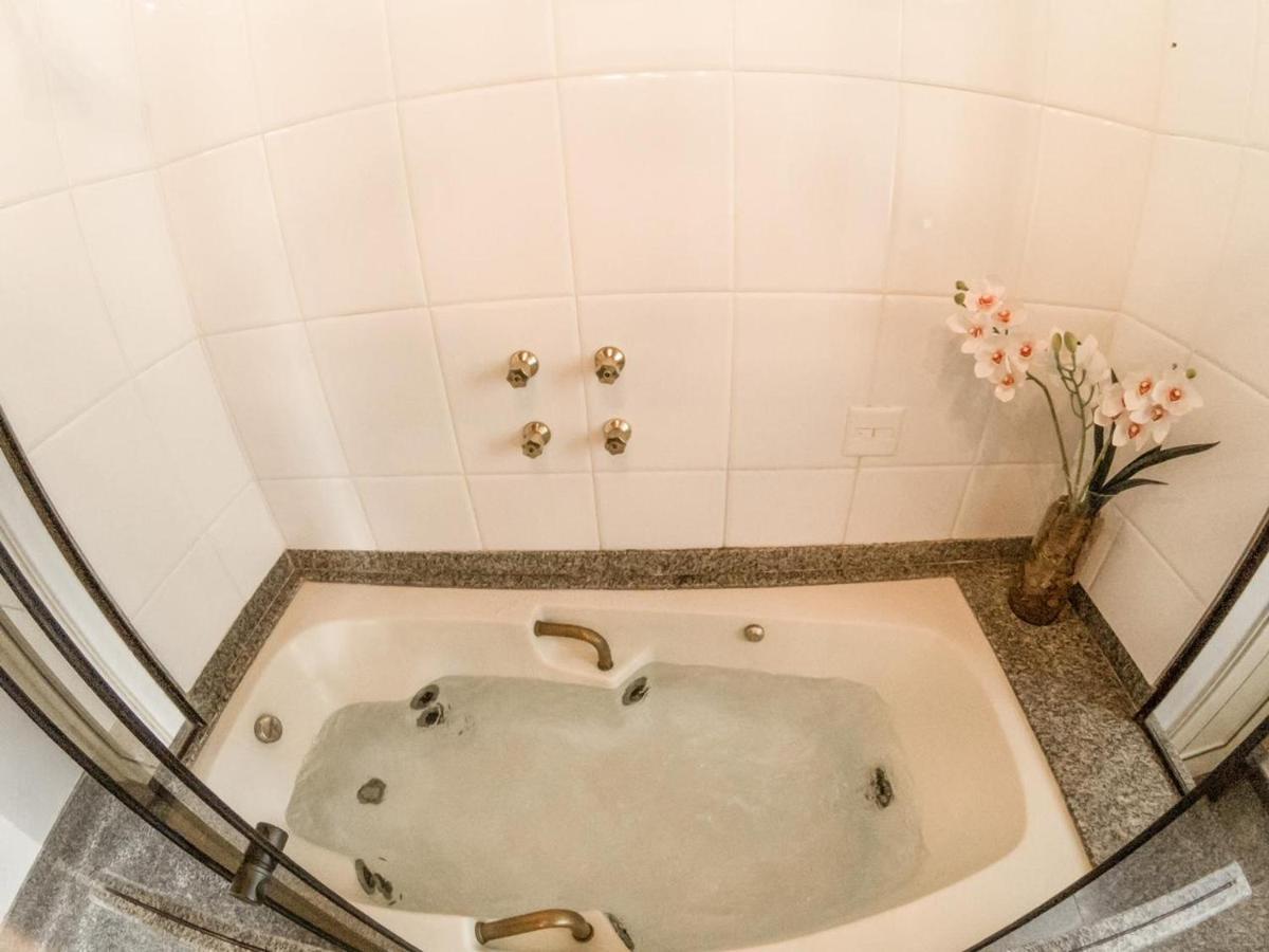 Deluxe Suite Spa Bath