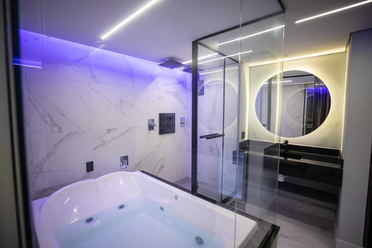 Studio with Spa Bath