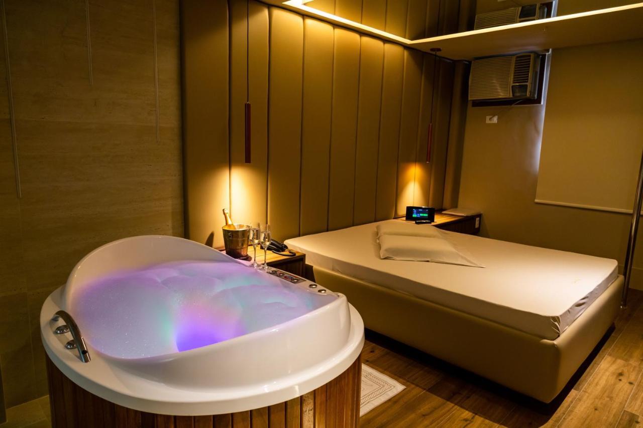 Deluxe Suite mit Whirlpool-Badewanne
