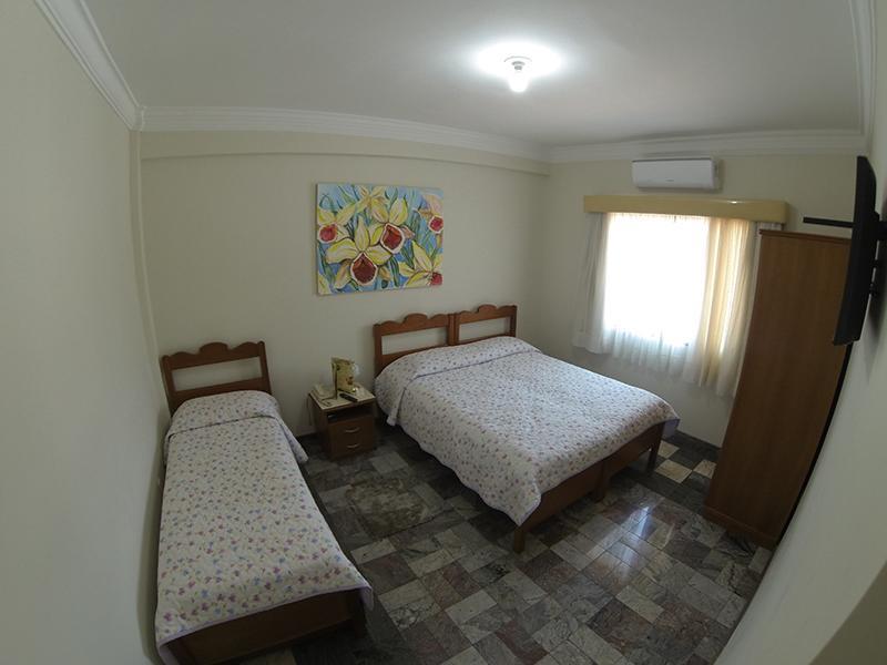 Quarto com Cama de Casal ou 2 de Solteiro