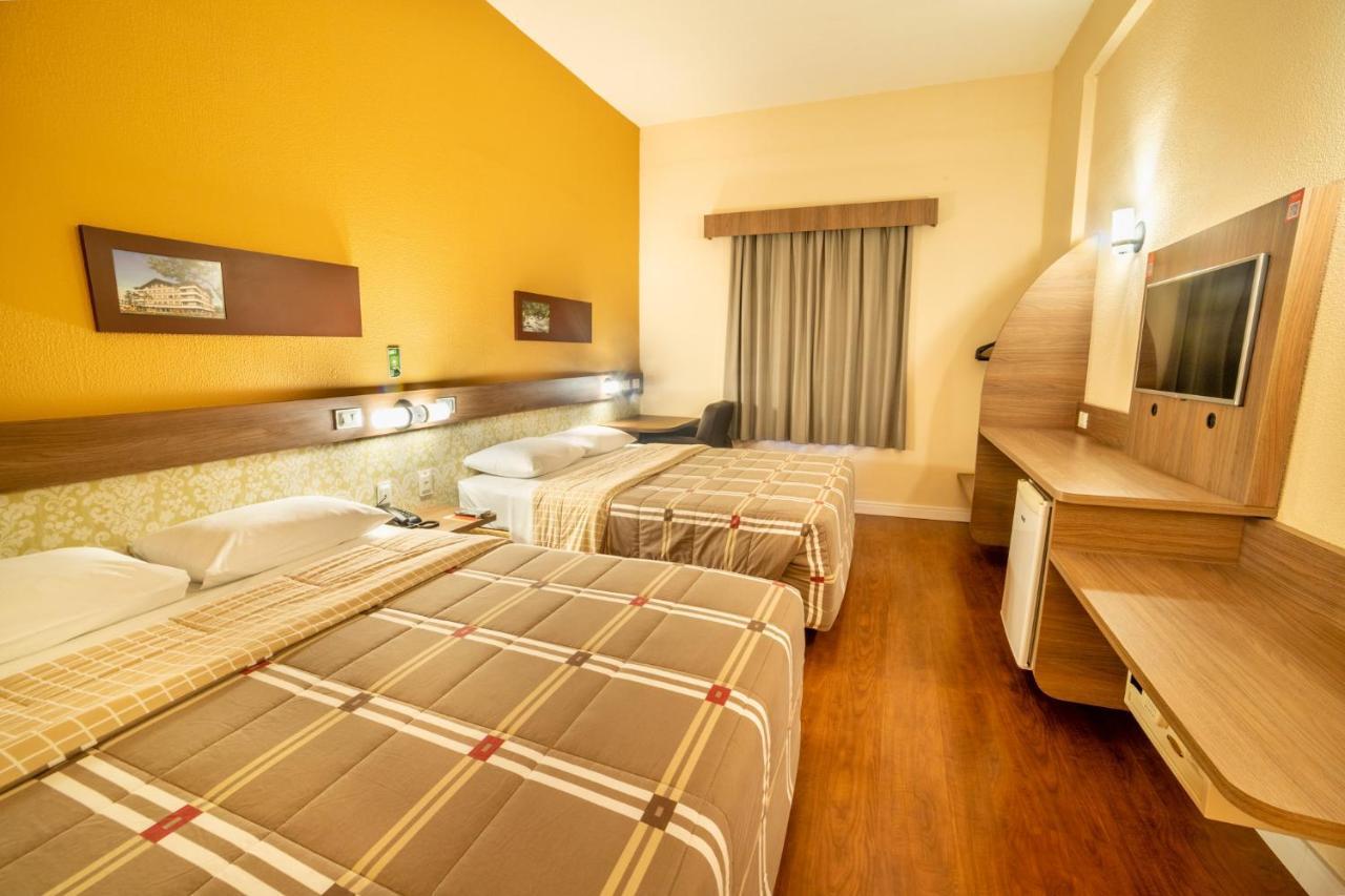 Quarto Standard com 2 Camas de Casal