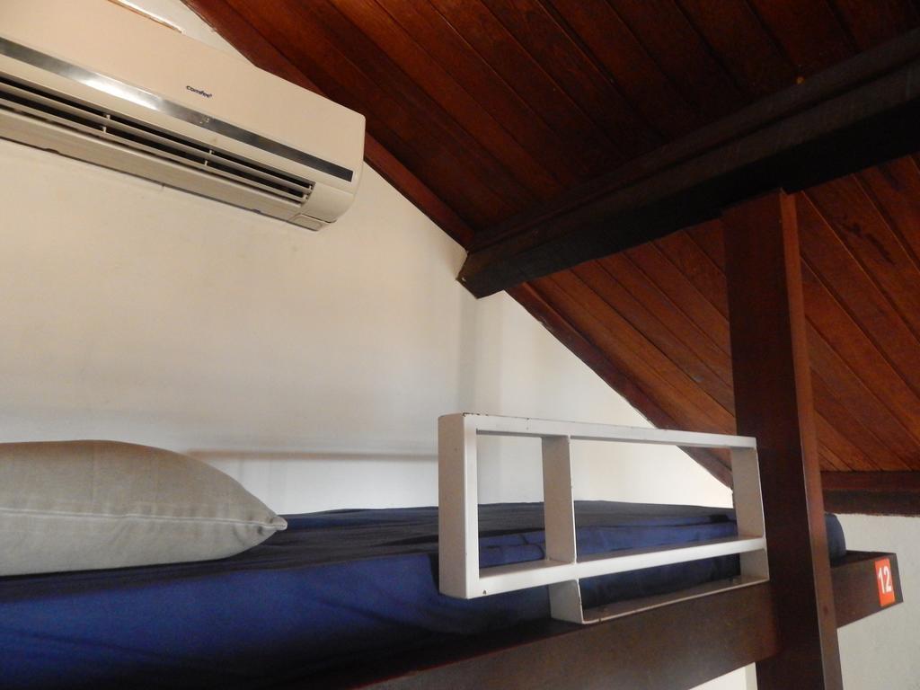 Posto Letto in Dormitorio Maschile con 8 Letti e Aria Condizionata