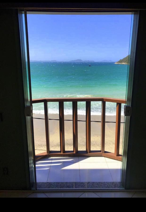 Quarto com Cama Queen-size e Vista do Mar