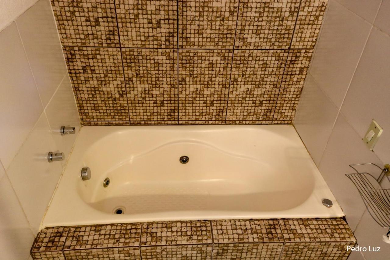 Family Room Bath,1155091839:JPEG