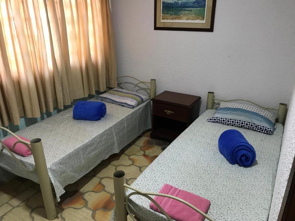 Quarto Econômico com Cama de Casal ou 2 de Solteiro