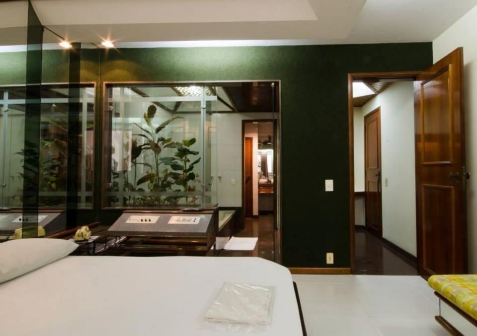 Deluxe Suite with Spa Bath