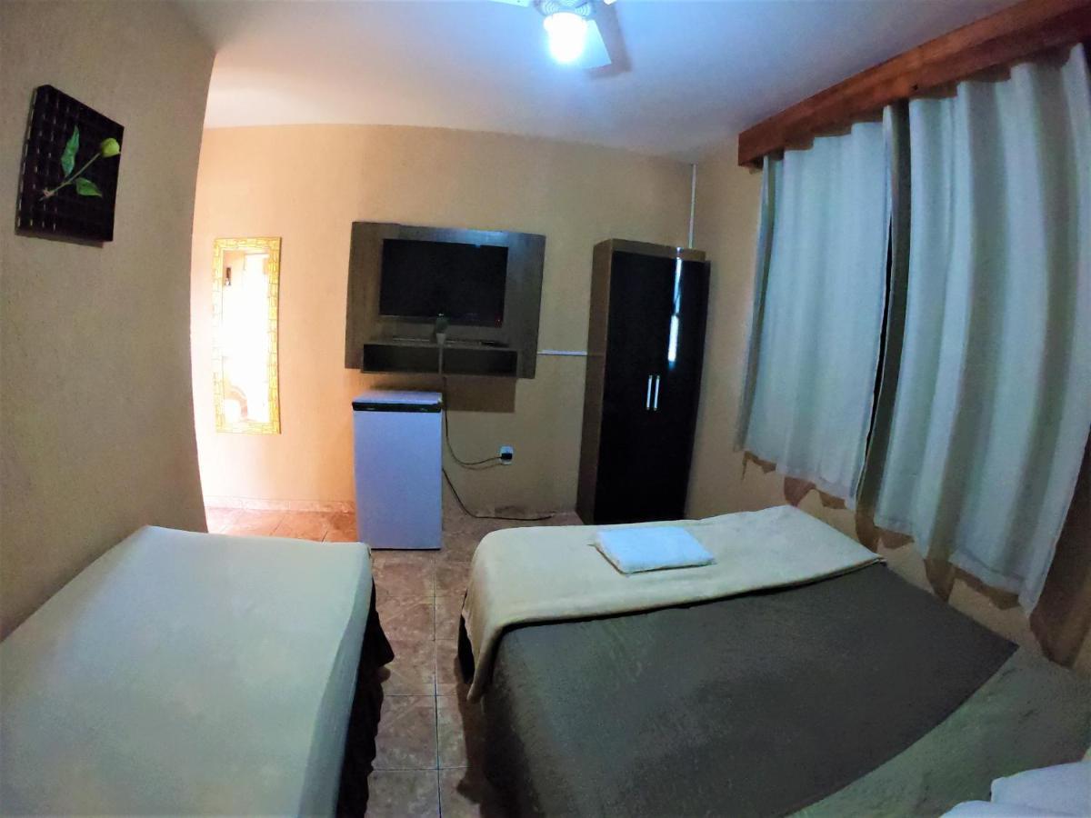 Quarto Deluxe (2 Adultos + 1 Criança)