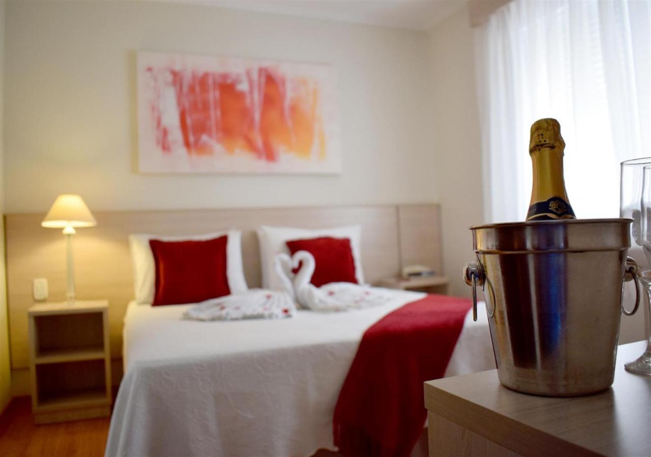 Quarto com Cama de Casal ou 2 de Solteiro