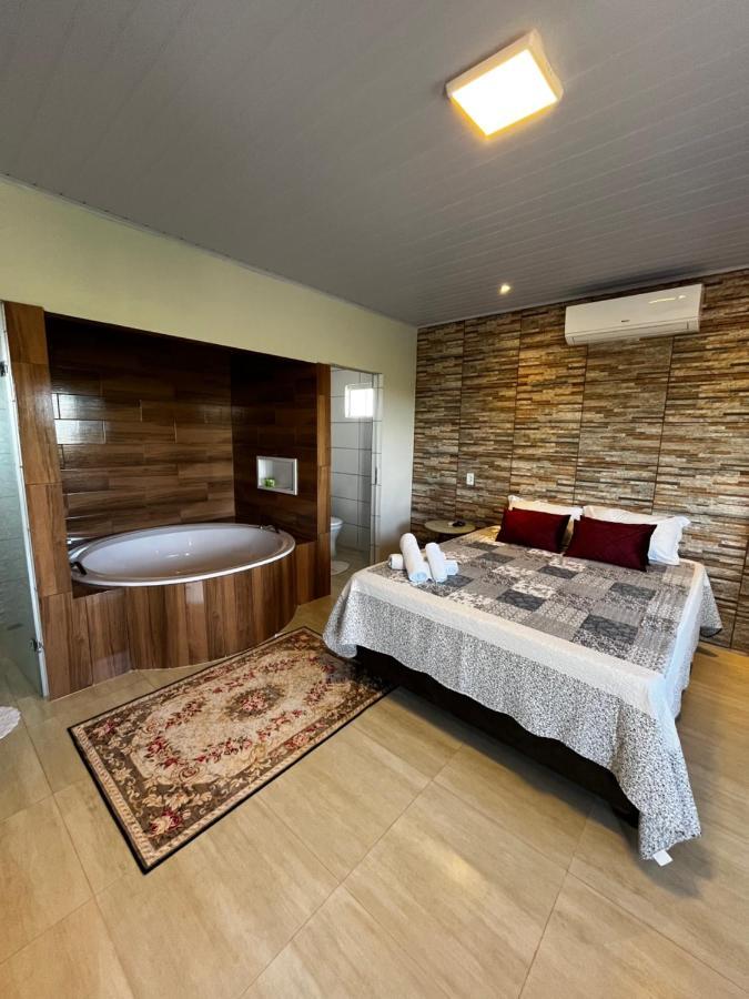 Suíte Deluxe com Banheira de Hidromassagem