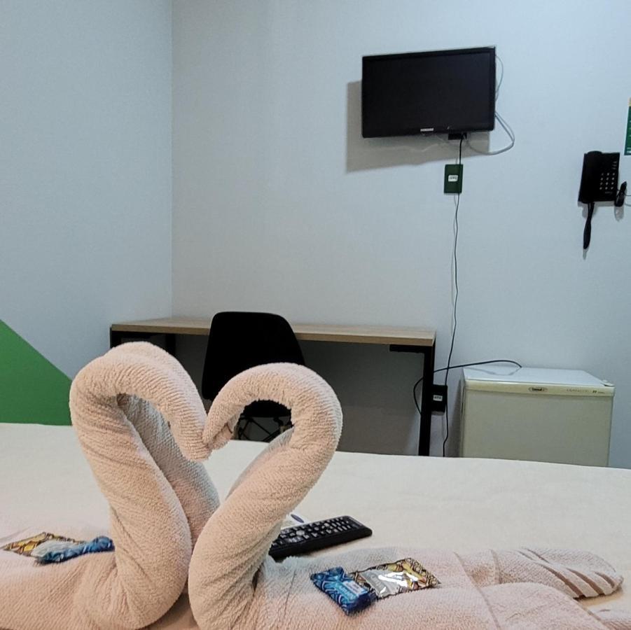 Camera Matrimoniale/Doppia con Letti Singoli con Bagno in Comune