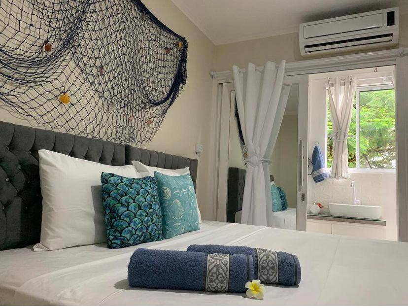 Quarto com Cama de Casal ou 2 de Solteiro e Banheiro Privativo
