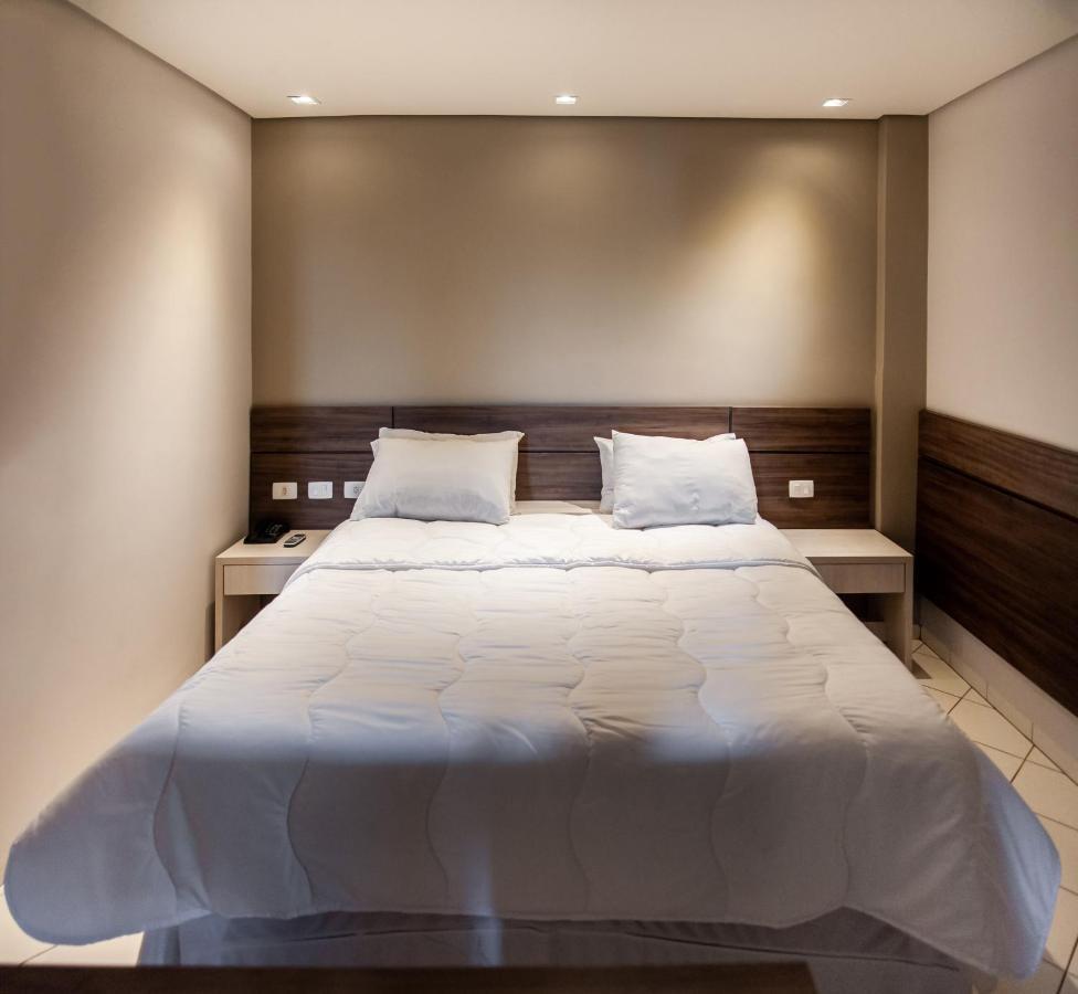 Quarto Duplo com Cama de Casal