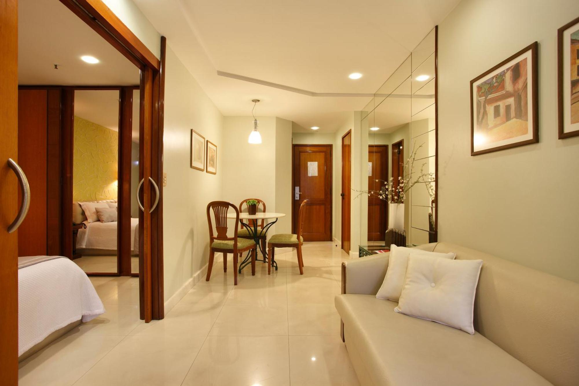 Suite mit Queensize-Bett und Whirlpool