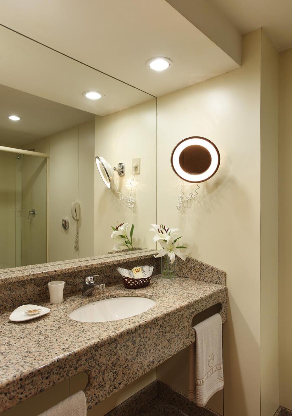 Quarto Superior Executivo com 2 Camas de Solteiro e Vista da Cidade