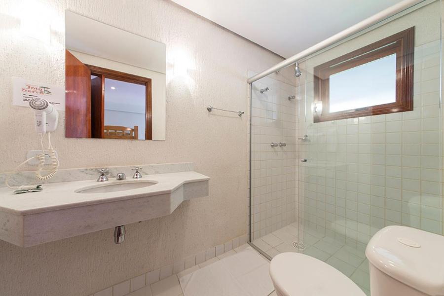 Quarto com Cama de Casal ou 2 de Solteiro
