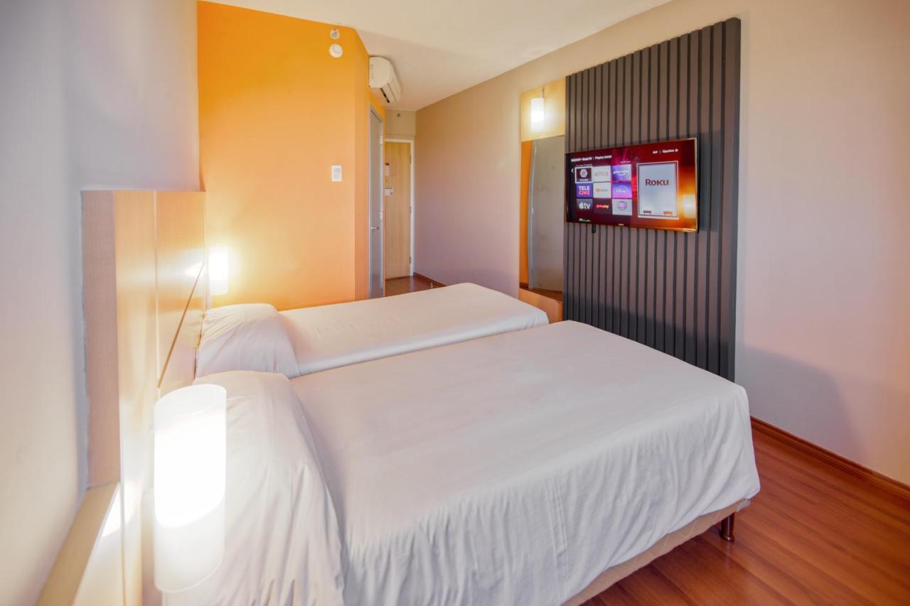 Quarto Duplo Standard com Cama Extra para Criança