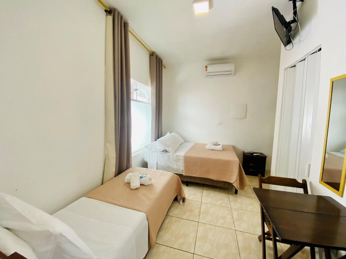 Quarto Econômico com Cama de Casal ou 2 de Solteiro