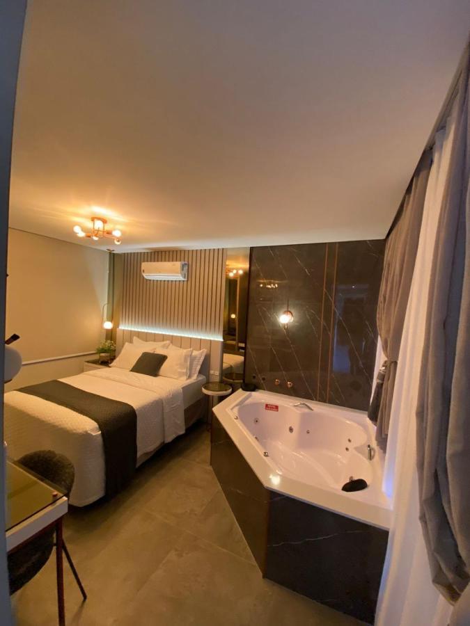 Studio Spa Bath,1256760439:JPEG