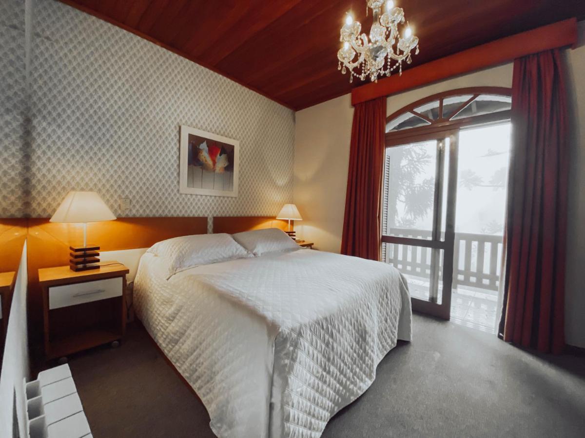 Quarto Deluxe com Cama de Casal ou 2 de Solteiro e Varanda