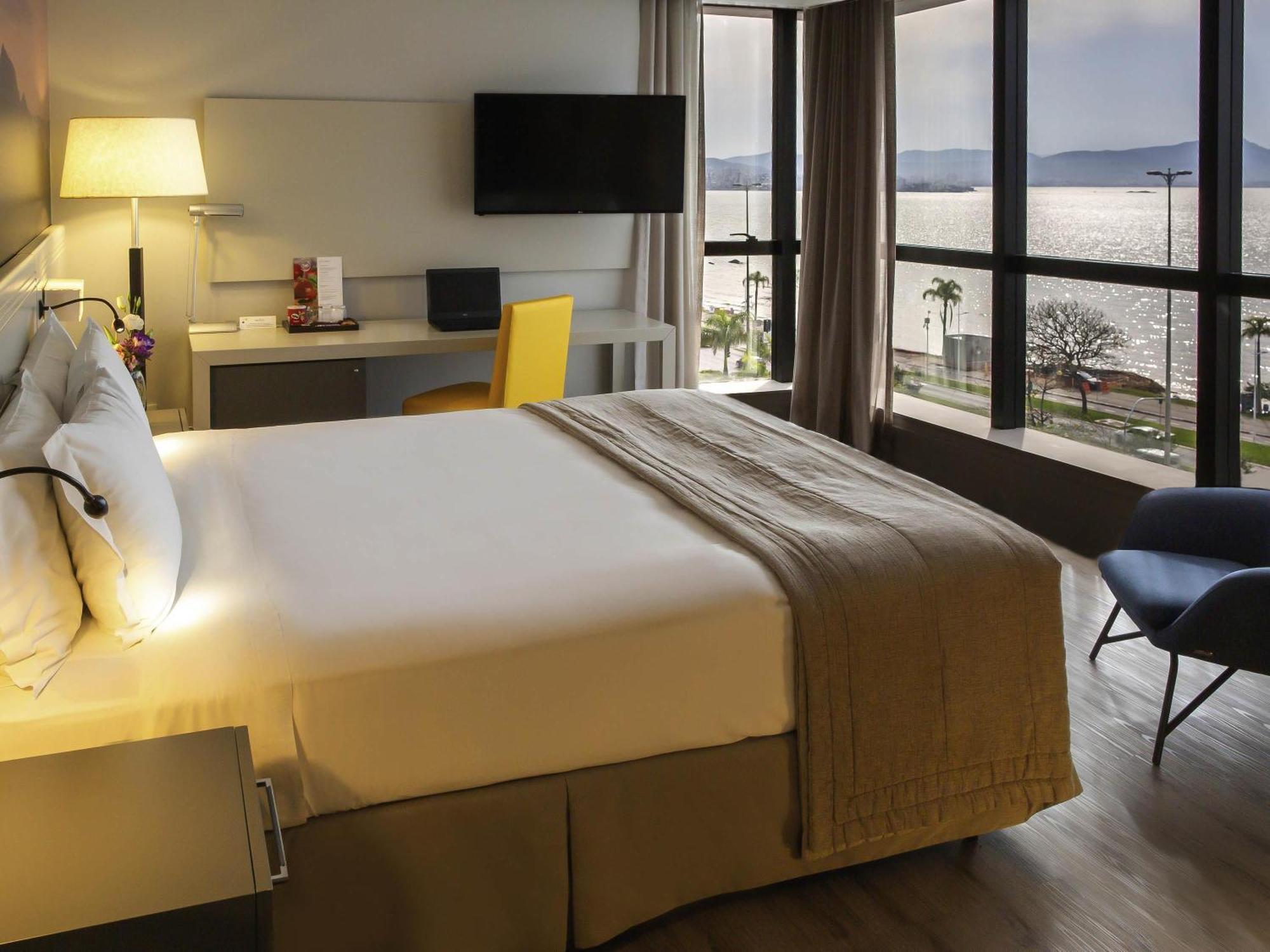 Deluxe King Room with Ocean View