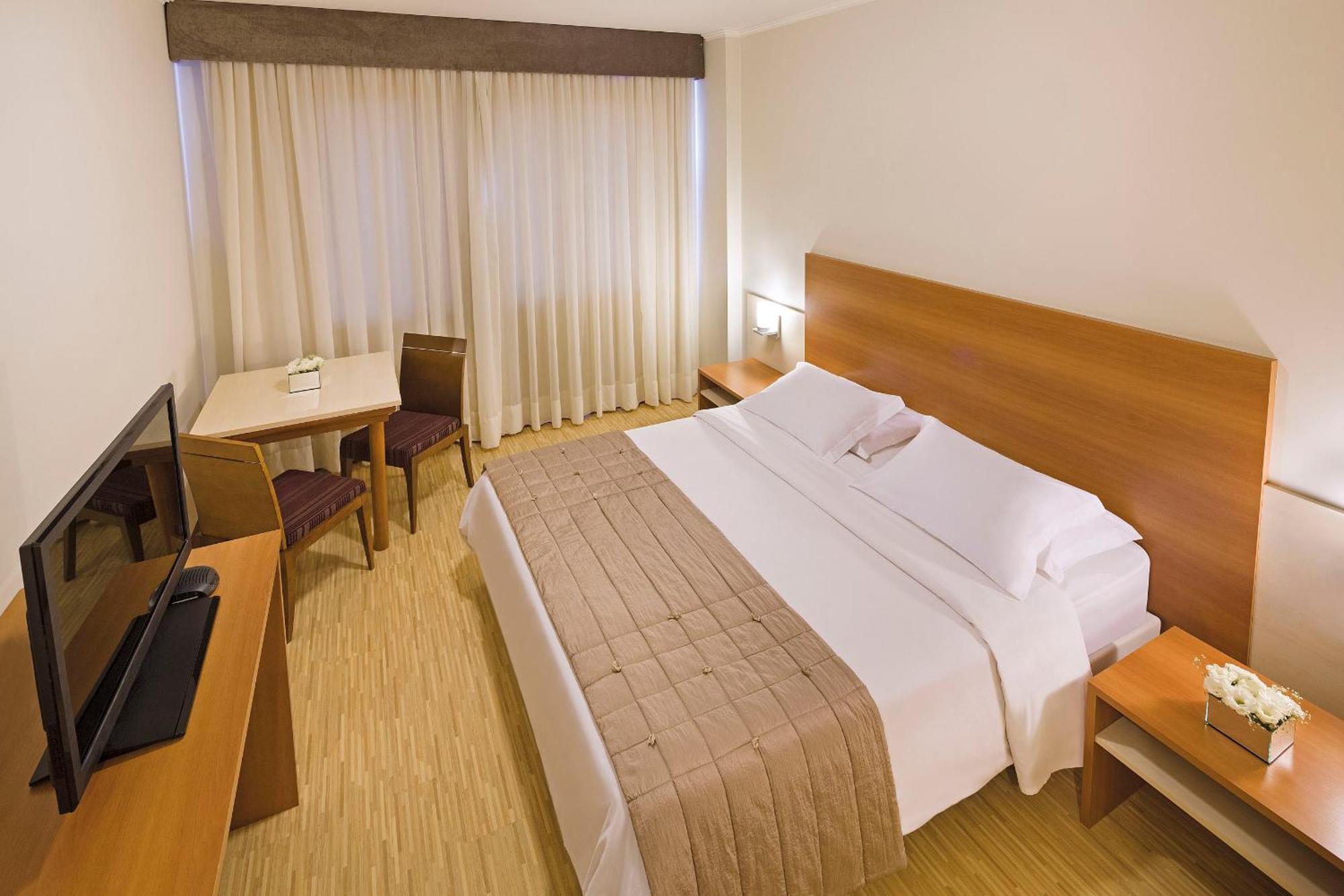 Quarto Standard com Cama de Casal ou 2 de Solteiro