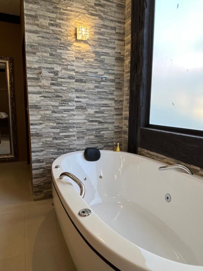 Quarto com Cama de Casal ou 2 de Solteiro e Vista do Jardim