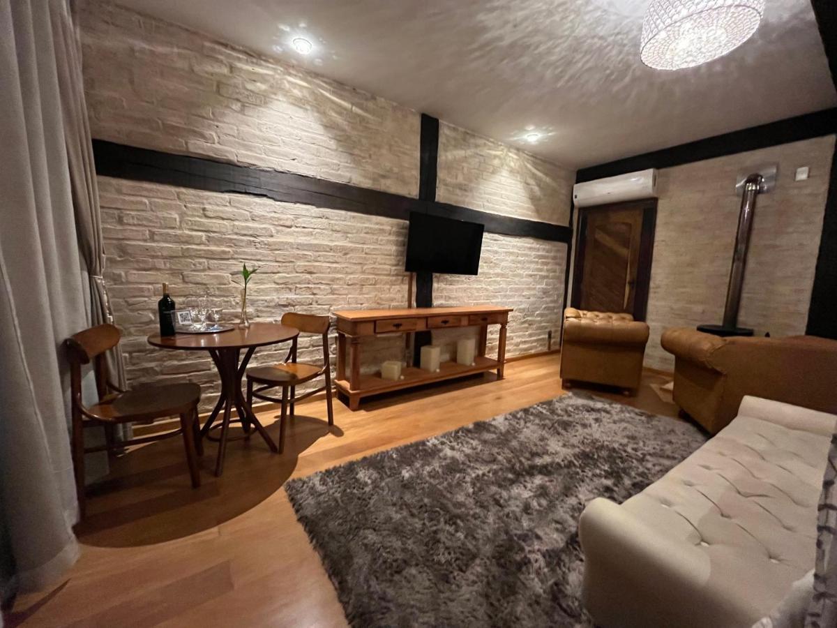 Quarto com Cama de Casal ou 2 de Solteiro e Vista do Jardim