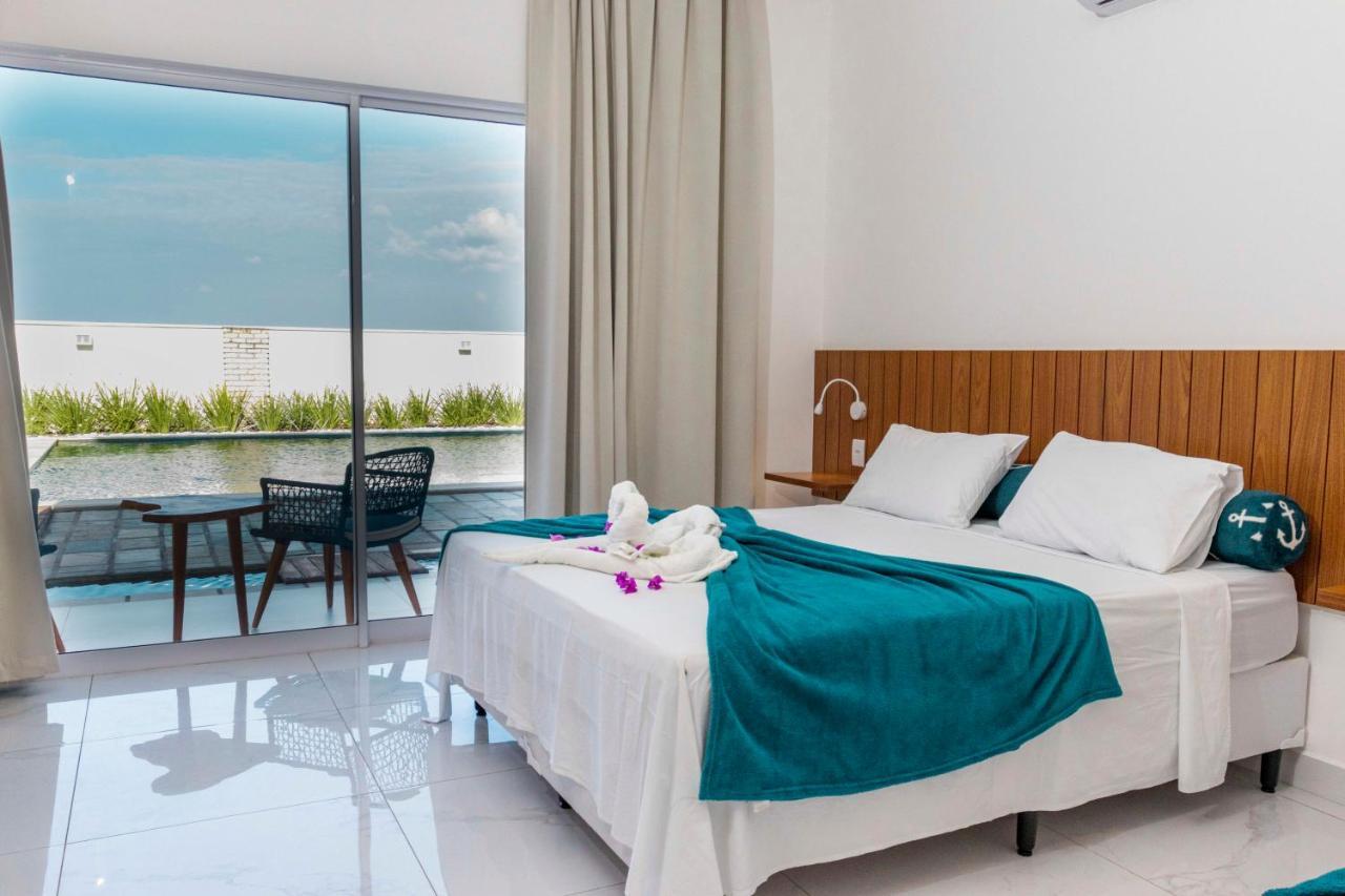 Quarto Triplo com Vista para a Piscina