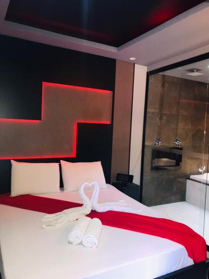 Suite Hot Tub,1298532595:JPEG