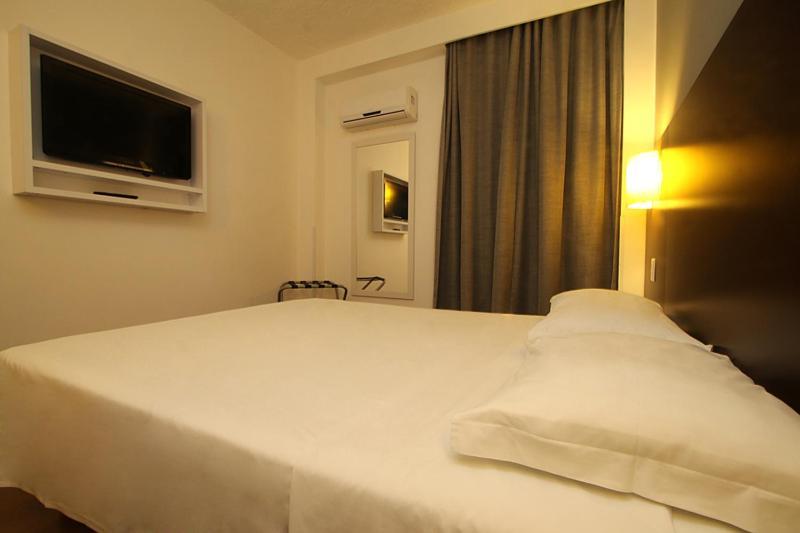 Deluxe Room,1303543933:JPEG