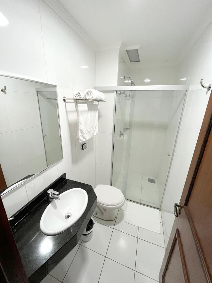 Queen Room,1322653609:JPEG