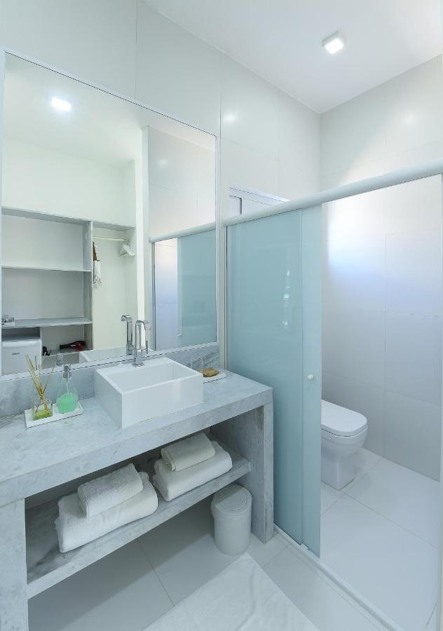 Quarto com Cama King-size e Vista do Mar