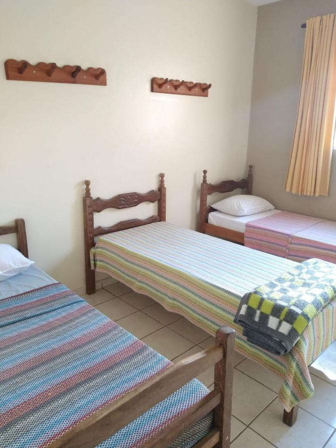 Quarto Triplo Básico com Banheiro Compartilhado