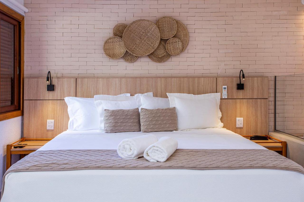 Suíte com Cama King-size e Banheira de Hidromassagem