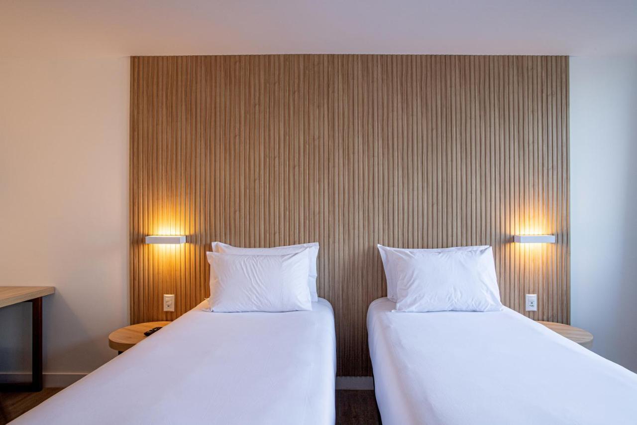 Zweibettzimmer mit Stadtblick