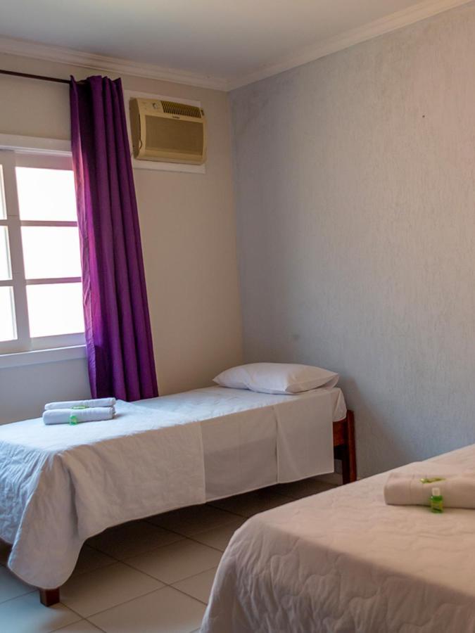 Quarto com 2 Camas de Solteiro