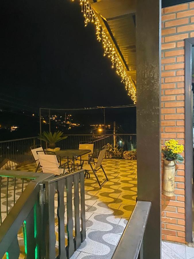 Apartamento com Varanda