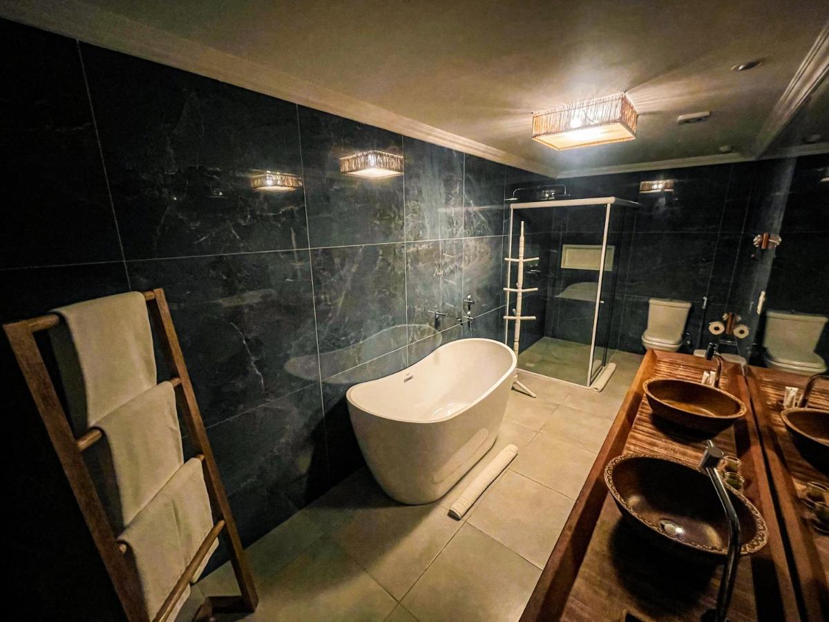 Suite,1417912146:JPEG